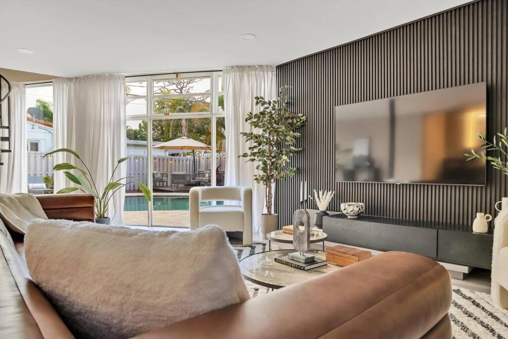 Stunning 2 Story Villa With Pool ฟอร์ต ลอเดอร์เดล ภายนอก รูปภาพ