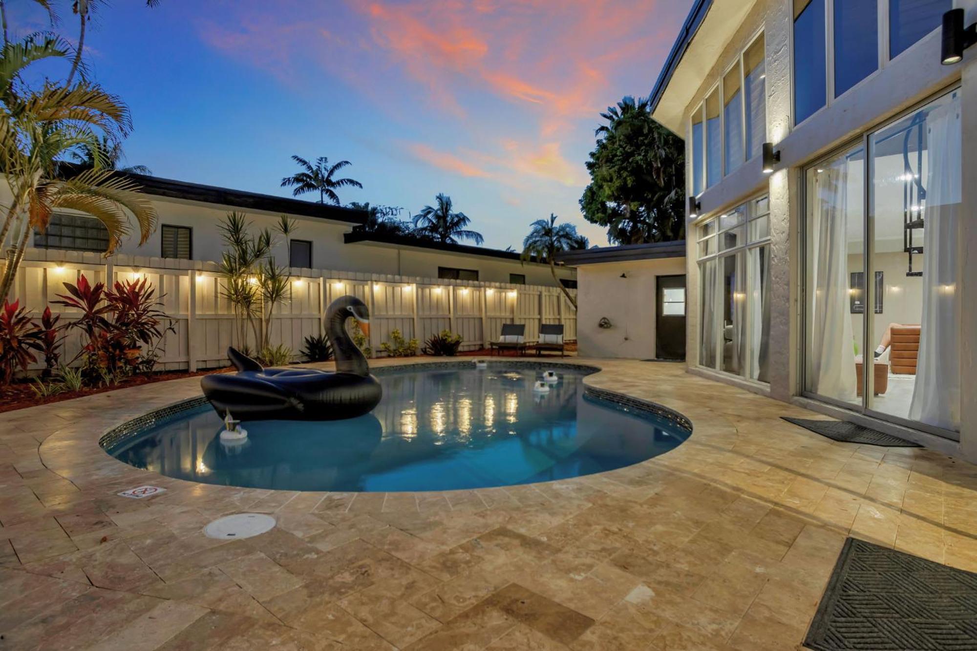 Stunning 2 Story Villa With Pool ฟอร์ต ลอเดอร์เดล ภายนอก รูปภาพ
