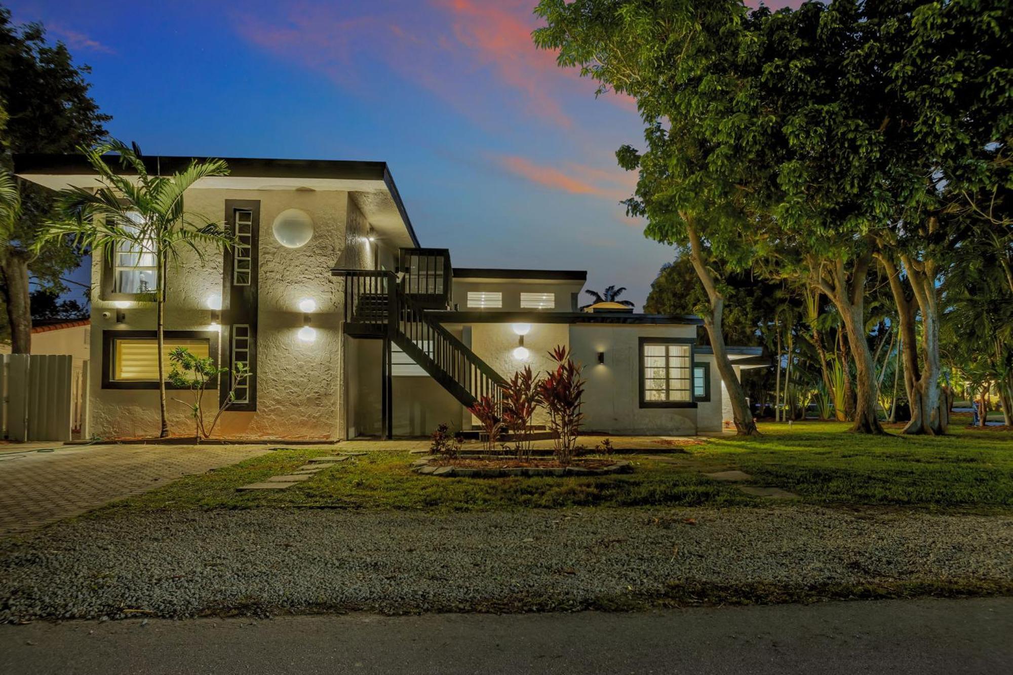 Stunning 2 Story Villa With Pool ฟอร์ต ลอเดอร์เดล ภายนอก รูปภาพ