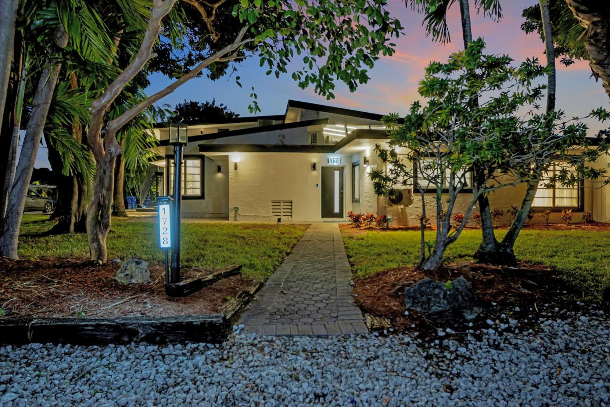 Stunning 2 Story Villa With Pool ฟอร์ต ลอเดอร์เดล ภายนอก รูปภาพ